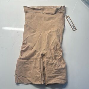 Skims Everyday Scuplt highwasted mid thigh short, L, Color: Clay